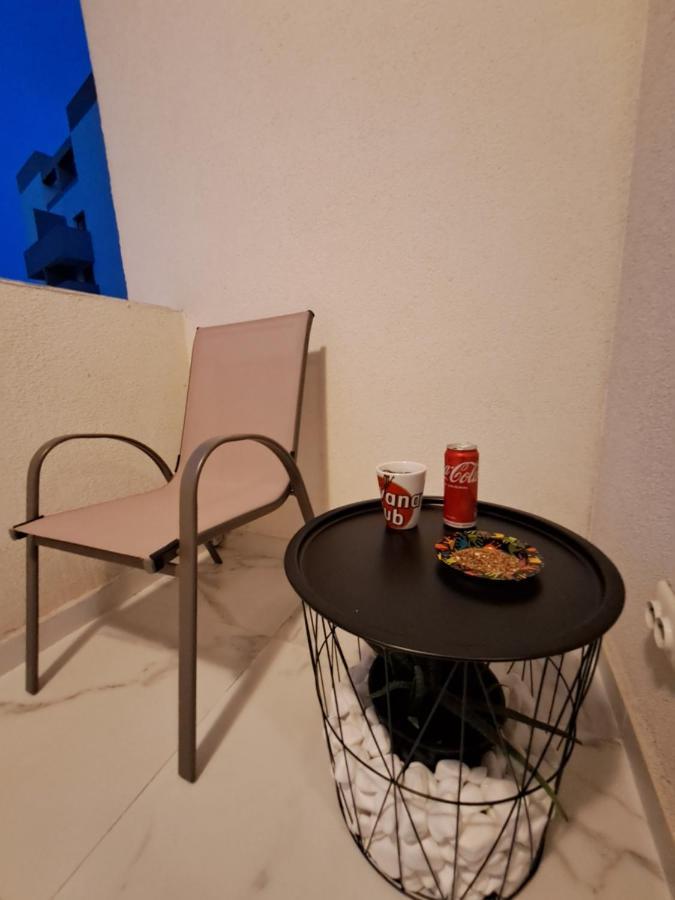 Happy Rental Apartments 2 クラヨーヴァ エクステリア 写真